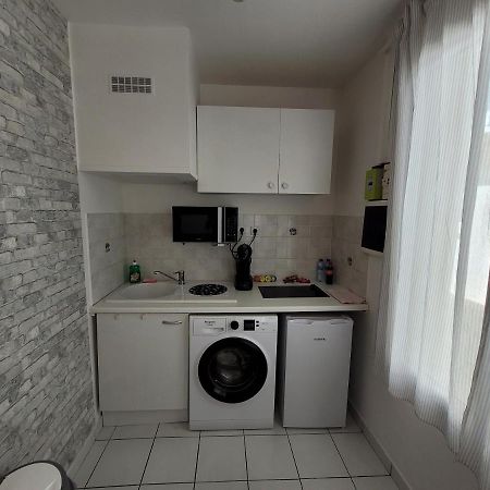 Appartement Spacieux 28M2 Avec Chambre Separee Issy-les-Moulineaux Exterior foto